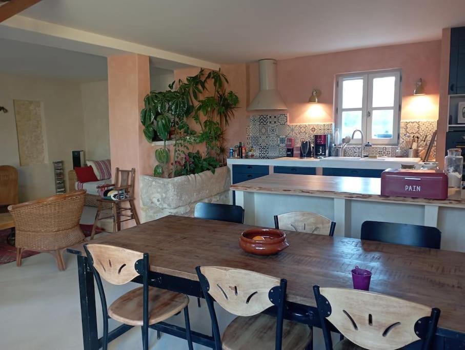 אפט Maison De Campagne La Teranga Au Coeur Du Luberon מראה חיצוני תמונה